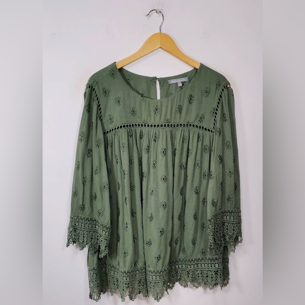 Lace Daniel Rainn top